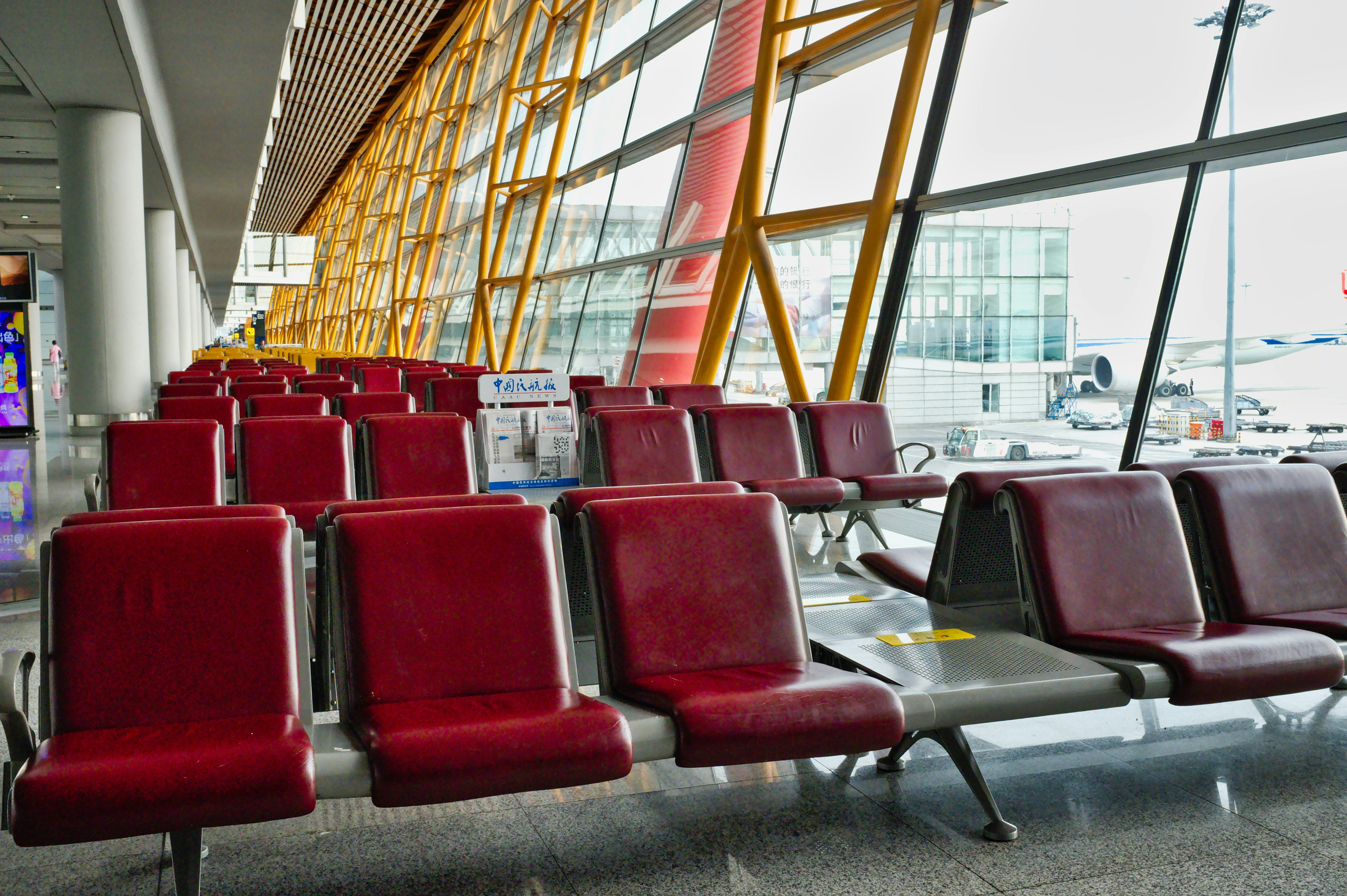 Why Wednesdays Might Be the Best Day for Moms to Fly